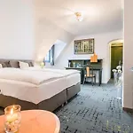 Отель Tiptop Landhotel Hutter Мешеде